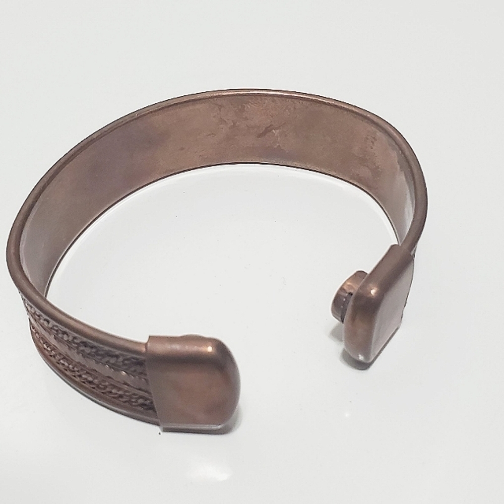 Cuff Bracelet Silver tone and Copper Tone. 🌴